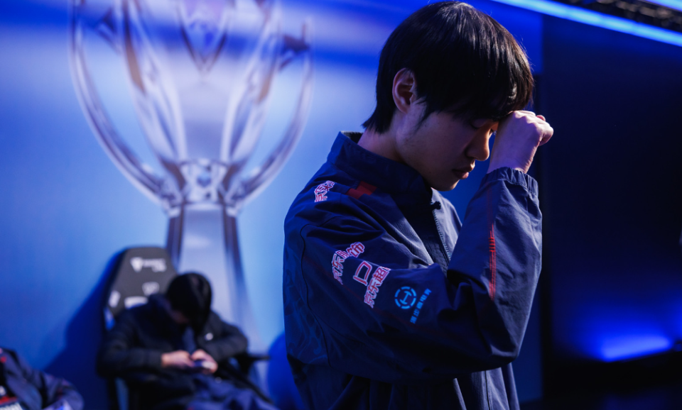 Faker回归赛场，问鼎冠军首场状态亮眼，DWG观众沸腾！的简单介绍